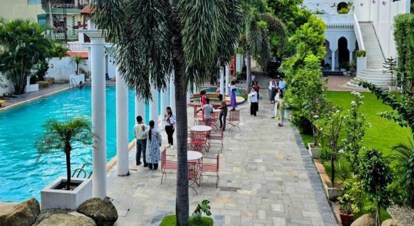 Club Denovo Hotel Butwal Eksteriør billede