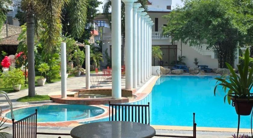 Club Denovo Hotel Butwal Eksteriør billede
